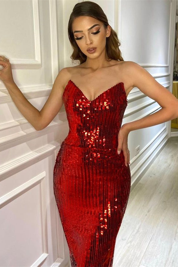 Abito lungo da sera bordeaux con scollo a V, coda a sirena e spacco laterale, decorato con paillettes