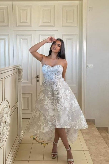 Vestido de Noiva Branco Deslumbrante em Linha A com Decote Coração, Sem Mangas e Aplicações de Renda