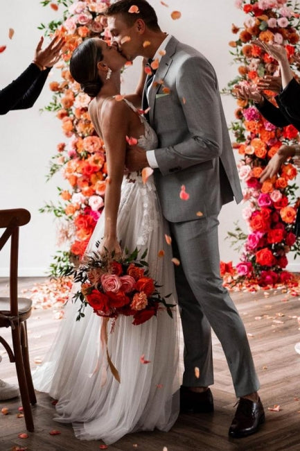 Vestido de Noiva Branco Deslumbrante em Linha A com Decote em V, Sem Mangas e Renda com Apliques