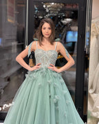 Robe de mariée fabuleuse longue jusqu'au sol, bustier en cœur, sans manches, en ligne A, en tulle avec paillettes