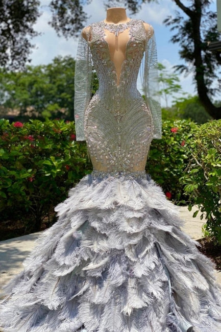 Fabuloso vestido de fiesta de tul con mangas largas, corte sirena, plumas y lentejuelas grises