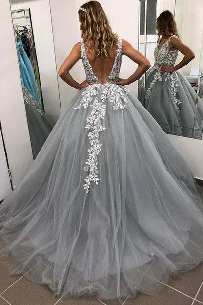 Fabelhaftes langes rückenfreies Ballkleid aus Tüll in A-Linie mit V-Ausschnitt und Spaghettiträgern