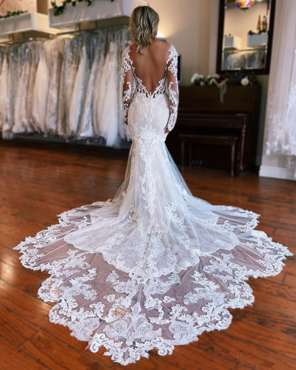 Fabulous Mermaid Lace Wedding Gown Backless V Neck with Detachable Train