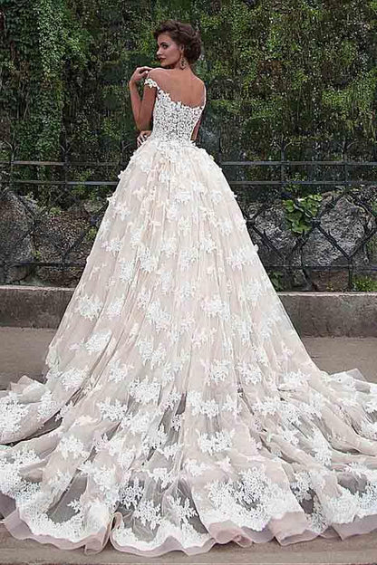 Fantastische Tüll Bateau-Ausschnitt Ballkleid Brautkleider mit Spitze