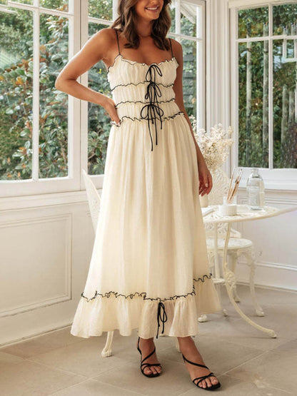 Elegante vestido de patchwork con tirantes y hombros descubiertos 
