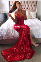 Abito da sera rosso con spalline sottili, spacco laterale, scollo a V, paillettes e schiena scoperta