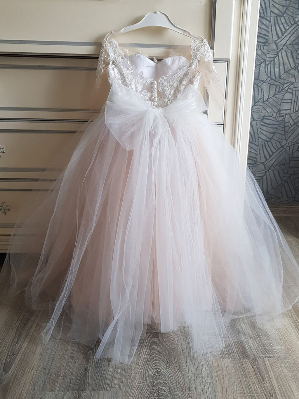 Cap Sleeves Flower Girl Dress With Lace Appliques And Bow Tulle Floor Length