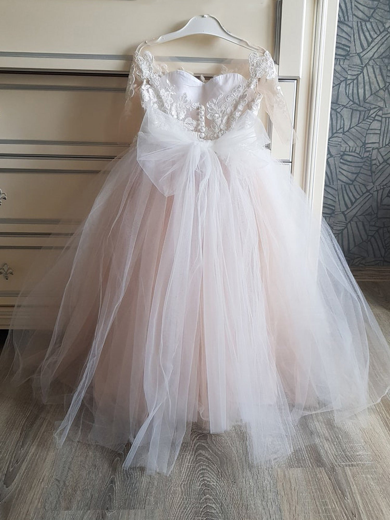 Cap Sleeves Flower Girl Dress With Lace Appliques And Bow Tulle Floor Length