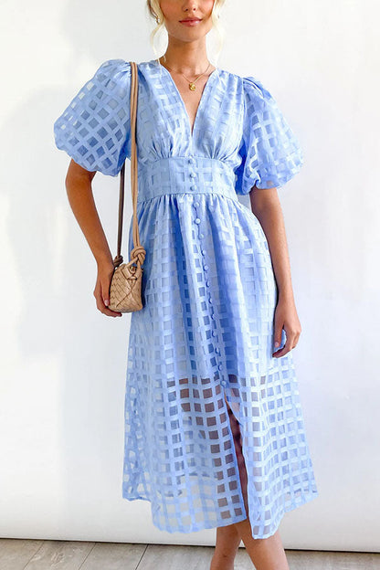 Remarkable Beauty – Midikleid aus quadratisch gemustertem Stoff mit Puffärmeln 