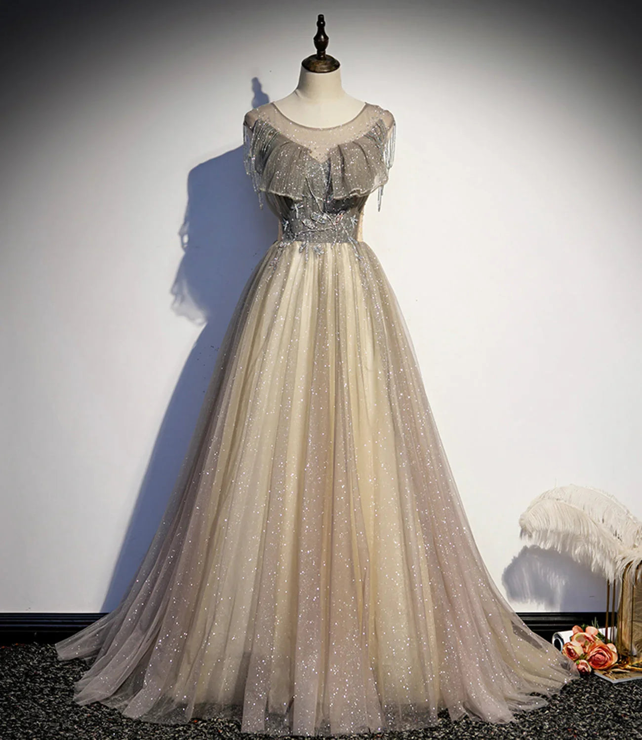 Elegante abito lungo da sera in tulle, modello a linea s108