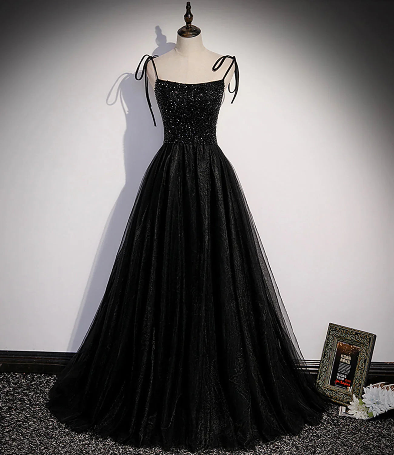 Abito lungo da sera a linea A con perline in tulle nero s58
