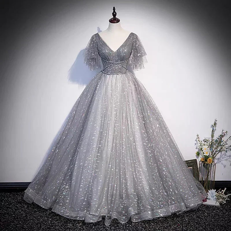 Abito lungo da sera a linea A in tulle grigio con paillettes s65