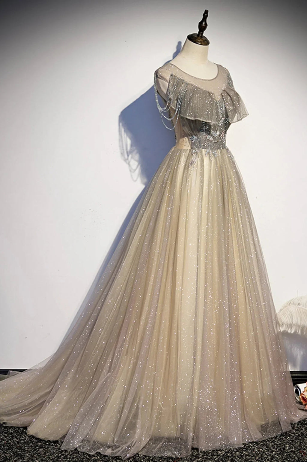 Elegante abito lungo da sera in tulle, modello a linea s108