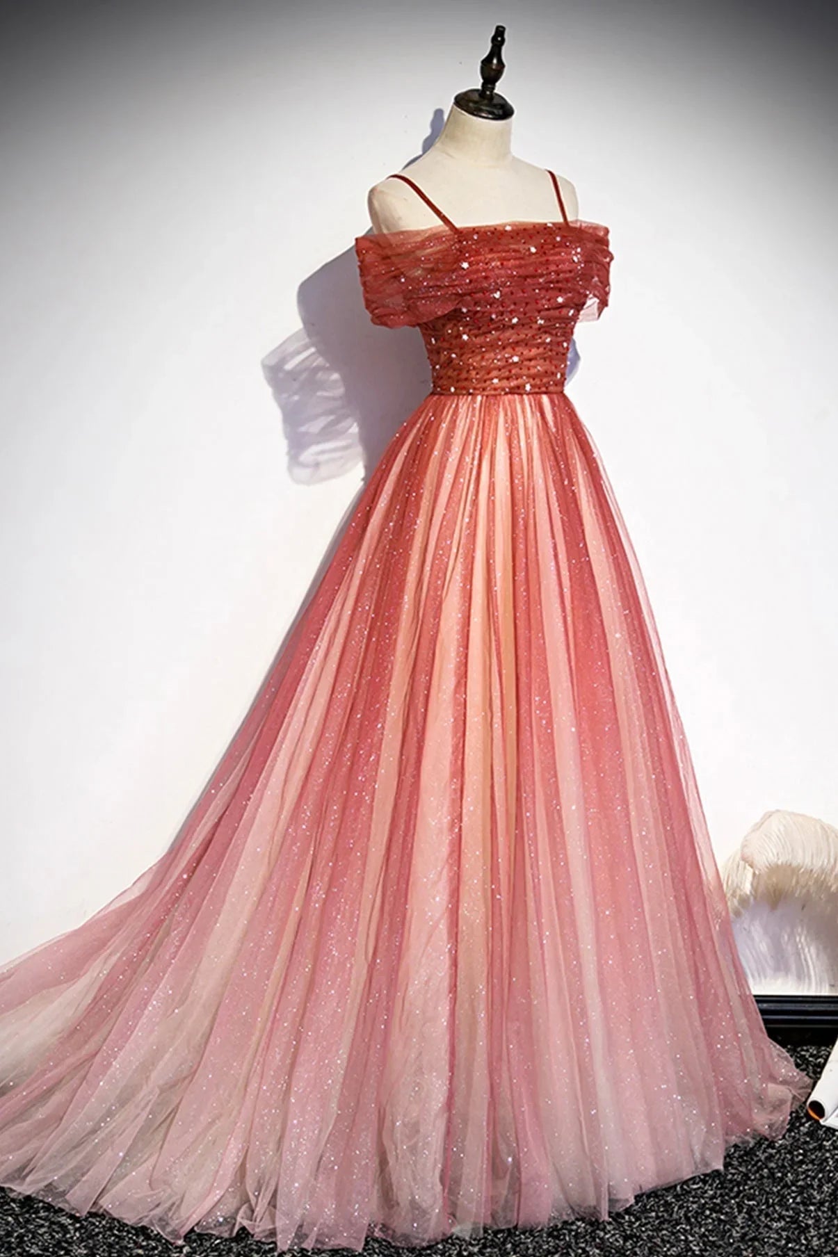 Abito lungo da sera in tulle bordeaux a linea ad A per ballo s75