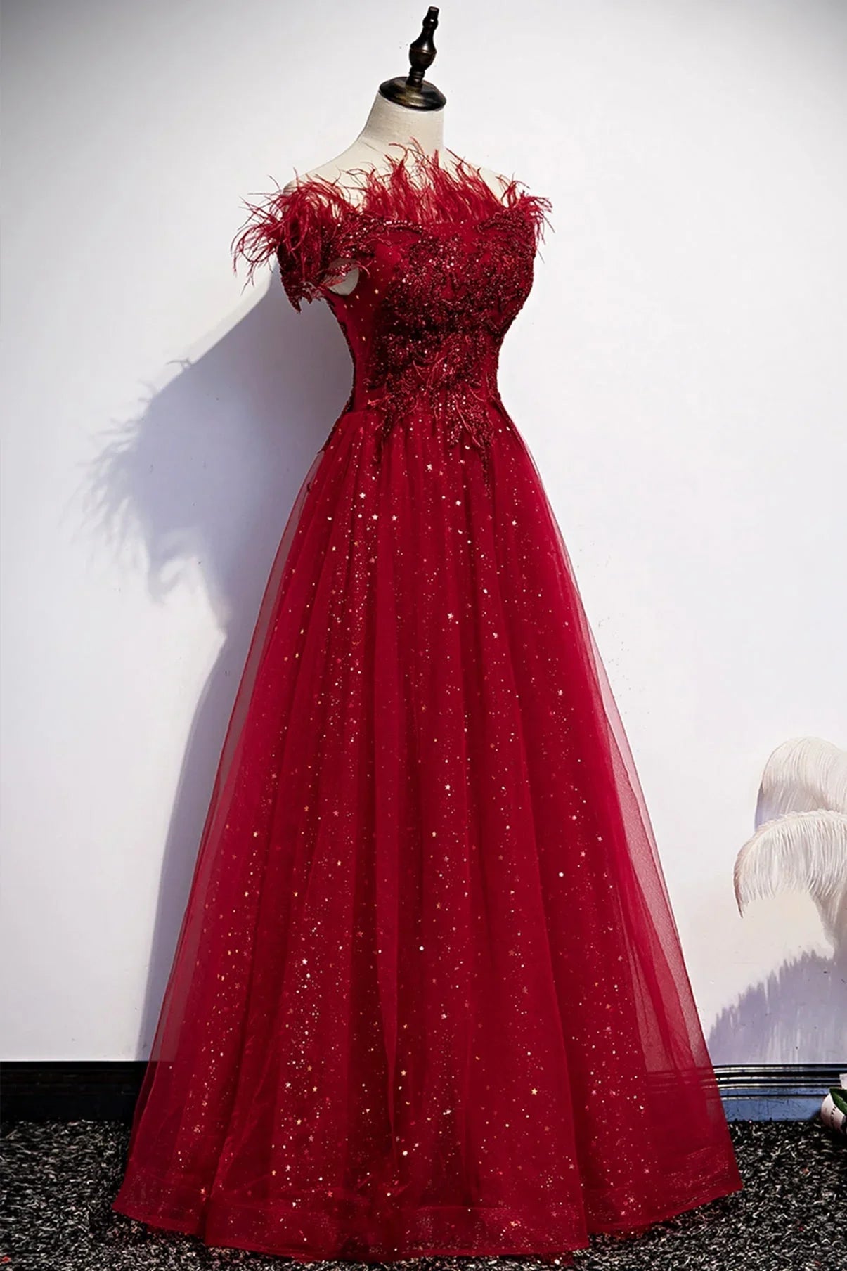 Abito lungo da sera a linea A in tulle bordeaux con paillettes s69