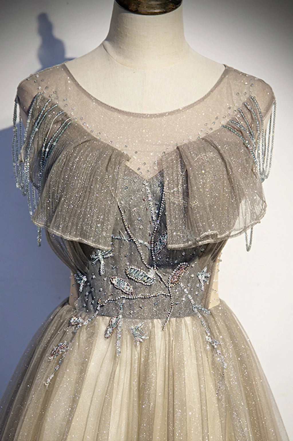 Elegante abito lungo da sera in tulle, modello a linea s108