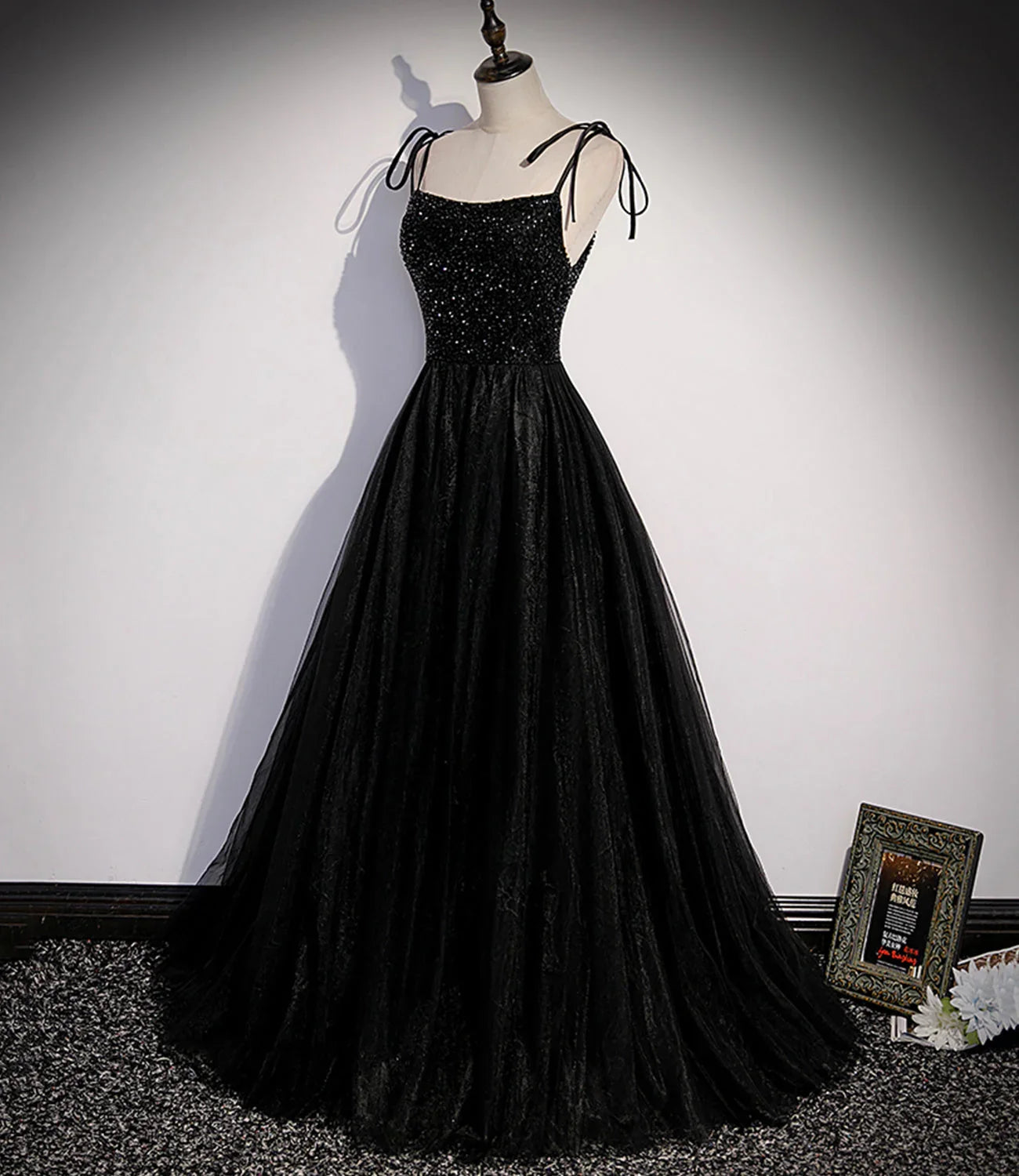 Abito lungo da sera a linea A con perline in tulle nero s58