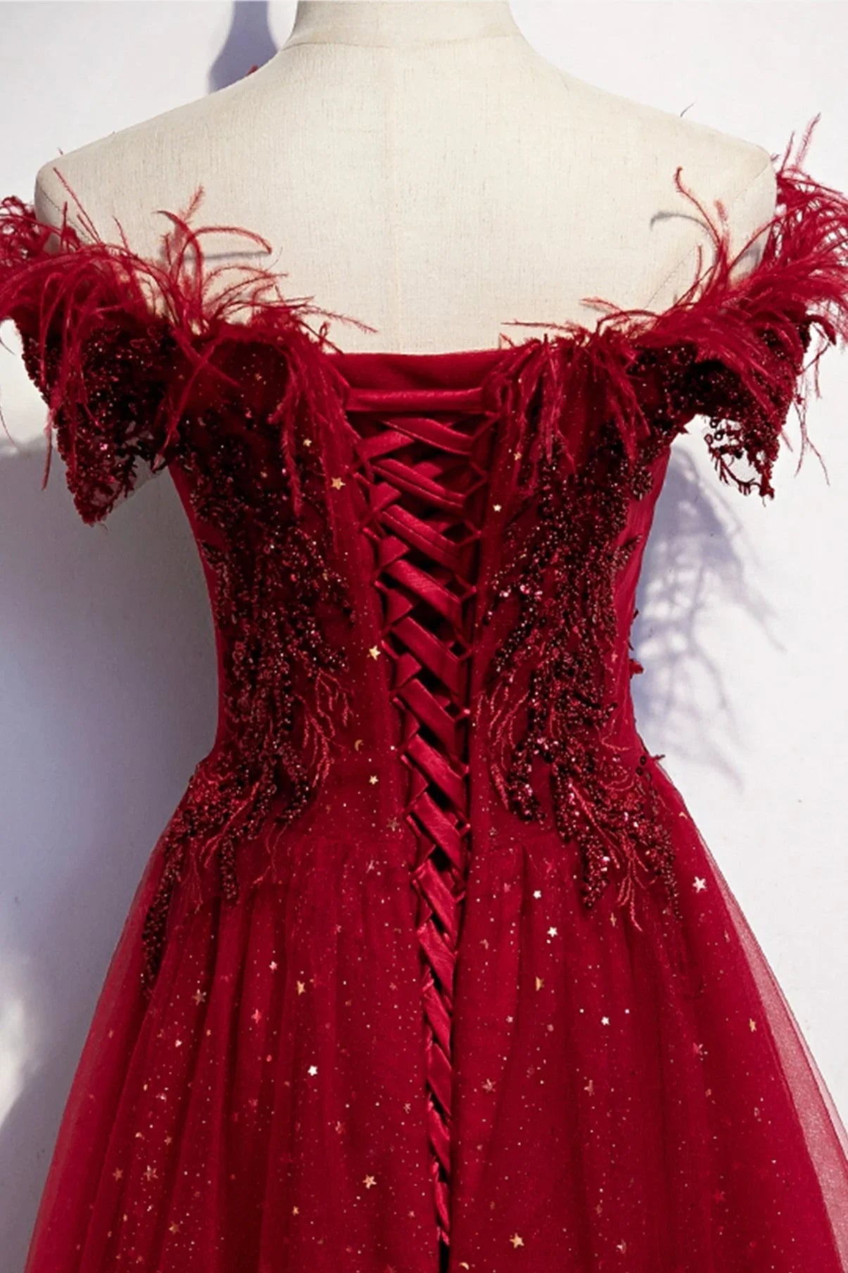 Abito lungo da sera a linea A in tulle bordeaux con paillettes s69