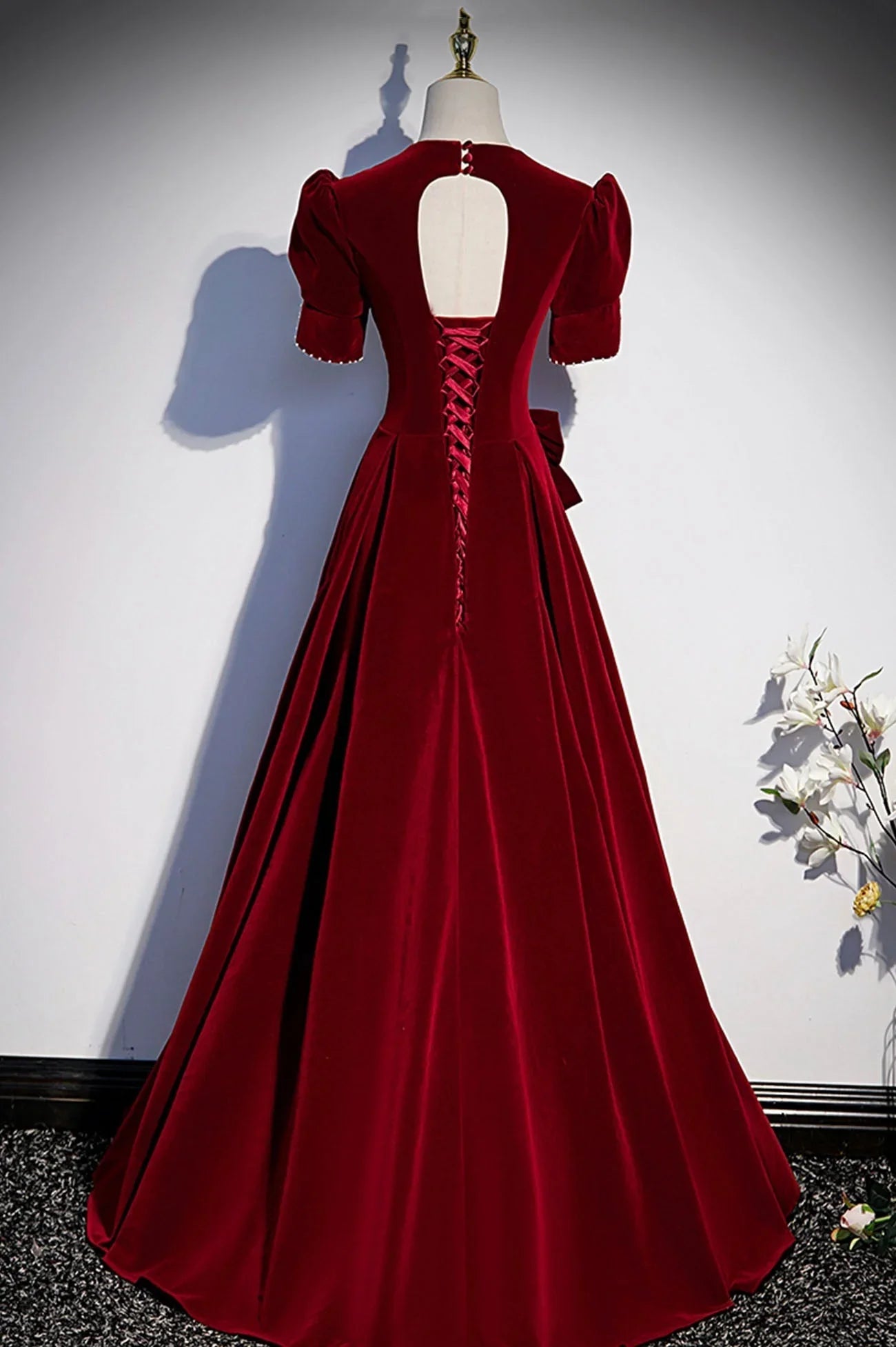 Abito lungo da sera color bordeaux con scollo a V, linea ad A, modello s54
