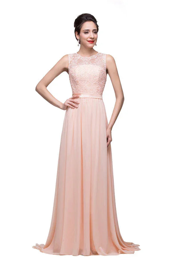 Abiti da damigella in chiffon con applicazioni, fascia a girocollo e linea a trapezio fino al pavimento