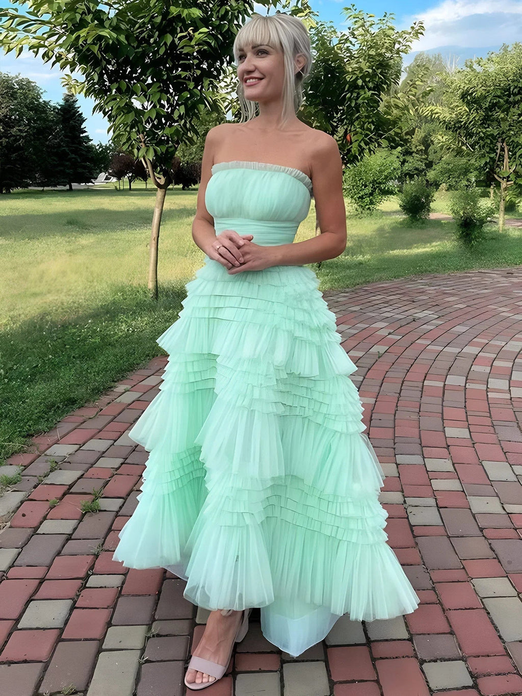 Flovencia| Abito da ballo verde menta senza spalline in tulle con balze a strati e orlo asimmetrico