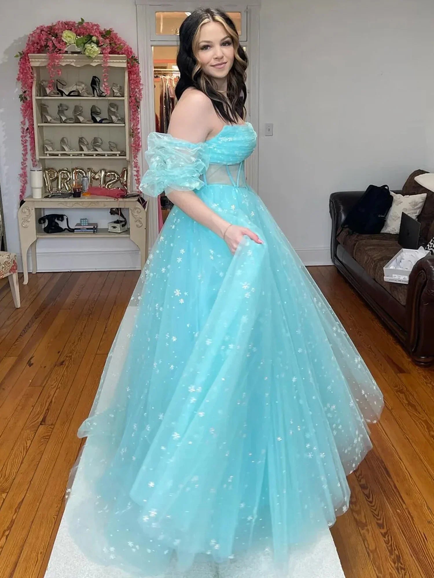 Francis | Abito lungo da sera senza spalline a linea ad A in tulle azzurro acqua con stelle