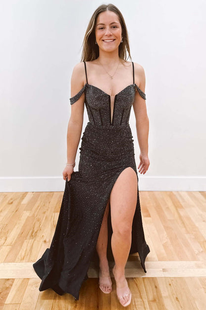 Schwarzes Meerjungfrau-Ballkleid mit Perlenbesatz und Schlitz
