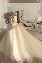 Splendido abito da sera lungo color champagne con spalle scoperte, pizzo floreale e fiori 3D, abito da ballo formale color champagne S20716