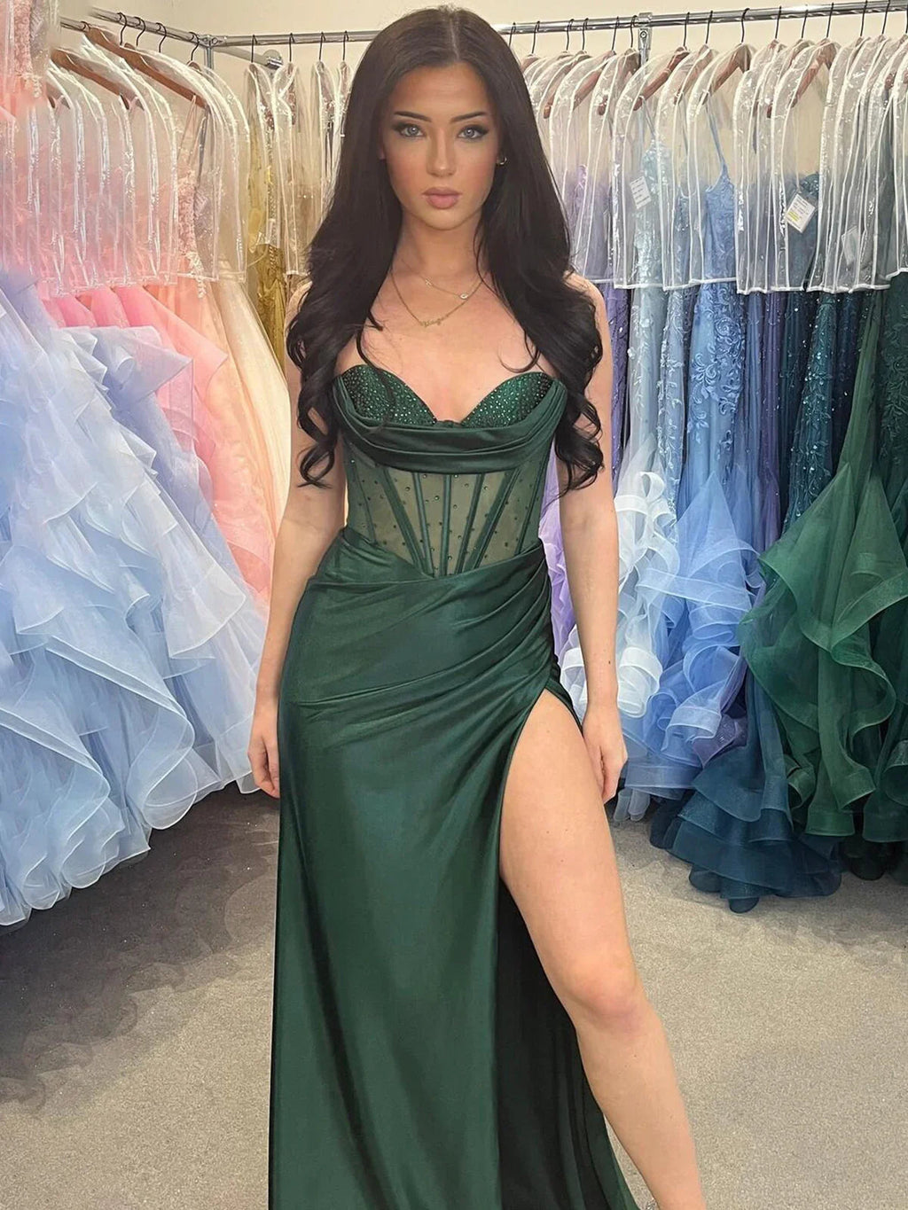 Genie | Abito lungo formale a sirena verde scuro con corsetto trasparente e perline