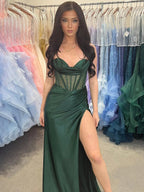 Genie | Abito lungo formale a sirena verde scuro con corsetto trasparente e perline