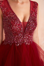 Abito da sera lungo e sfarzoso con scollo a V in tulle bordeaux