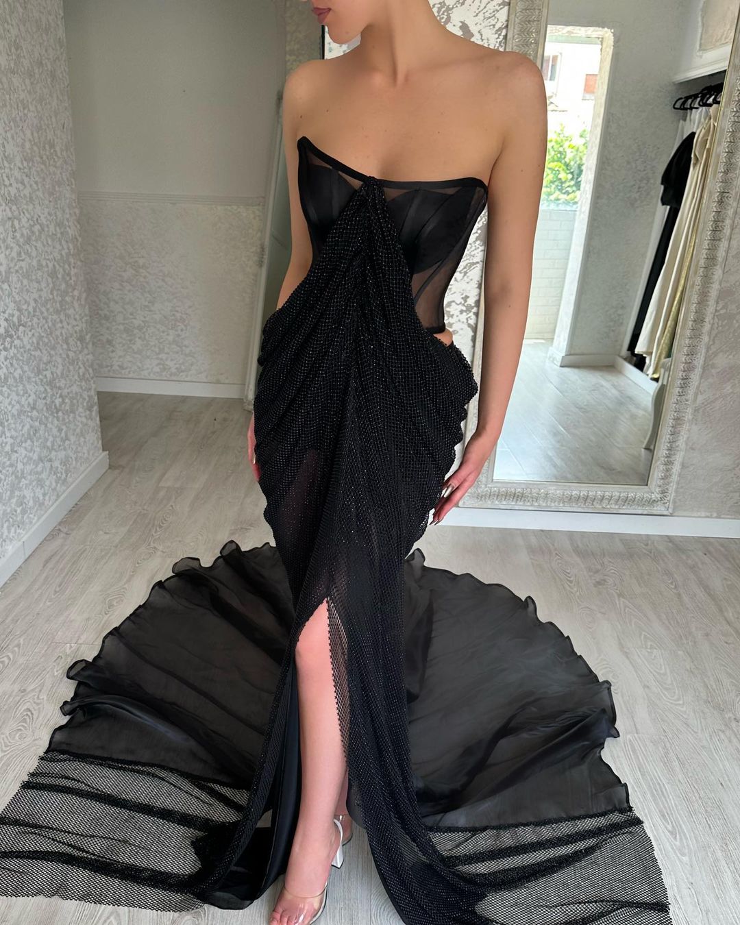 Robe de bal longue noire, sans bretelles, fendue à l'avant, élégante