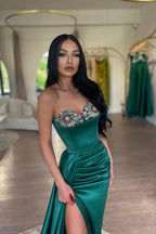 Robe de bal longue verte foncée sirène sans bretelles en satin ornée de perles avec fente élégante