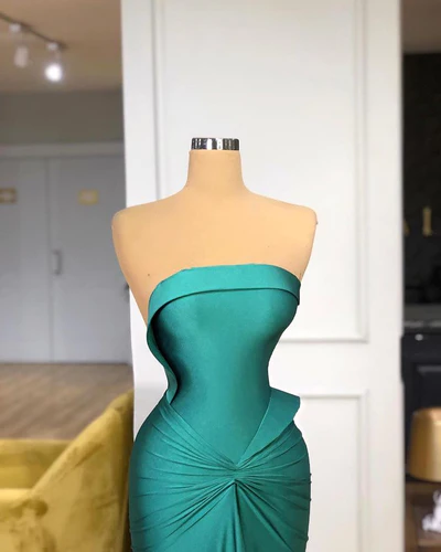 Vestido de Baile Verde Longo e Sem Alças com Cauda, Estilo Sereia, Glamouroso