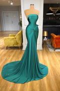Vestido de Baile Verde Longo e Sem Alças com Cauda, Estilo Sereia, Glamouroso