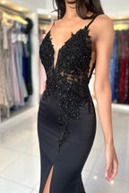 فستان سهرة طويل أنيق على شكل حورية البحر بياقة على شكل حرف V وأشرطة رفيعة من الدانتيل مع فتحة جانبية