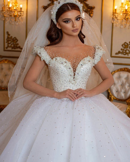 Glamouröses langes Prinzessin-Brautkleid mit schulterfreiem Tüll und Perlen