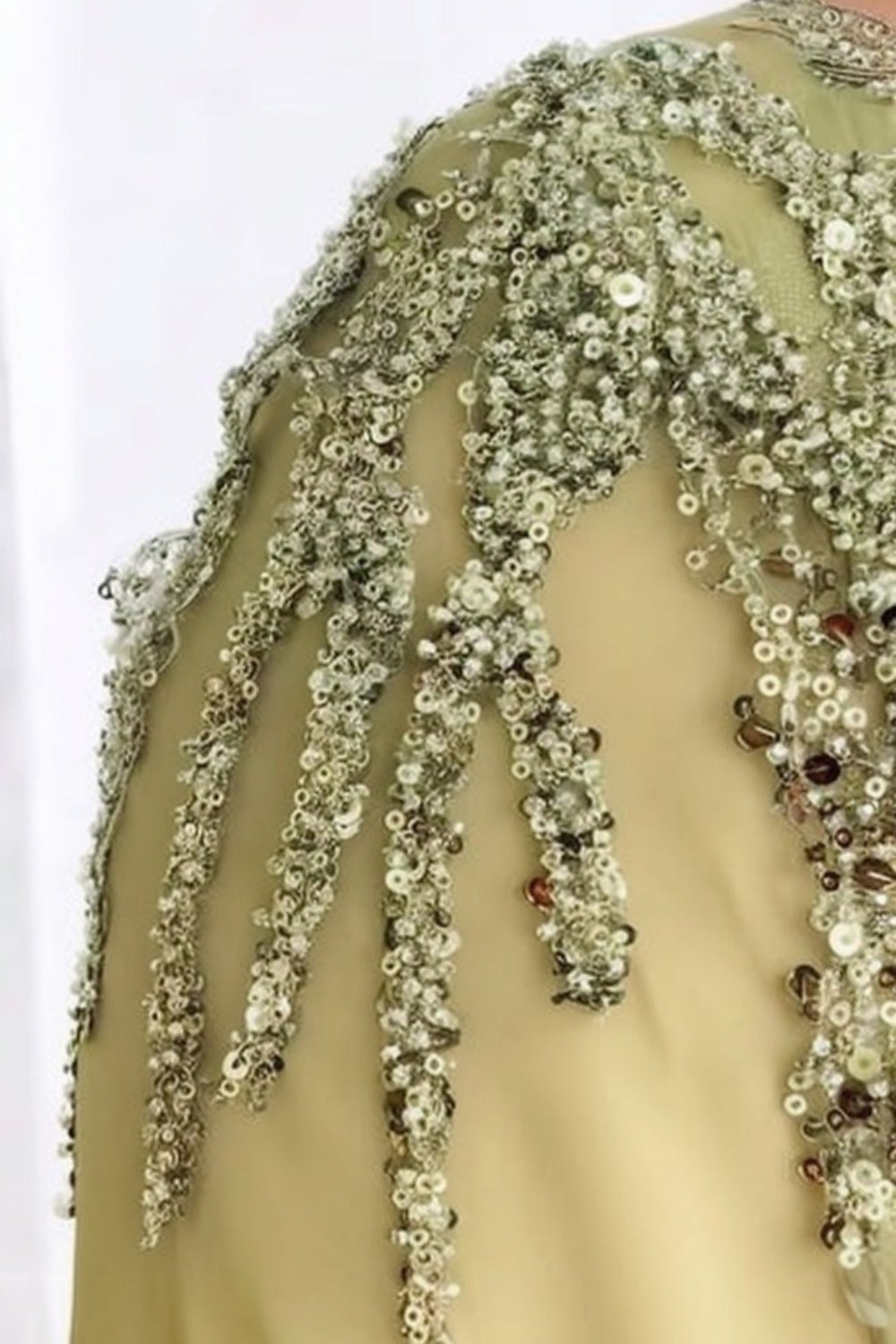 فستان سهرة طويل أنيق برقبة على شكل حرف V من الدانتيل والخرز بتصميم حورية البحر بلون الميرمية