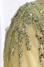 فستان سهرة طويل أنيق برقبة على شكل حرف V من الدانتيل والخرز بتصميم حورية البحر بلون الميرمية