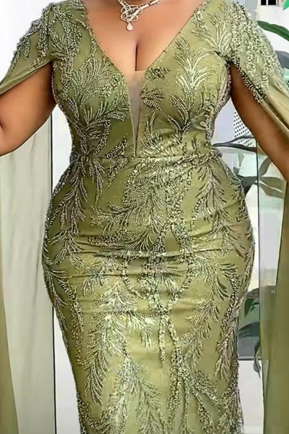 Abito da sera lungo color salvia con scollo a V, stile sirena, pizzo e perline elegante