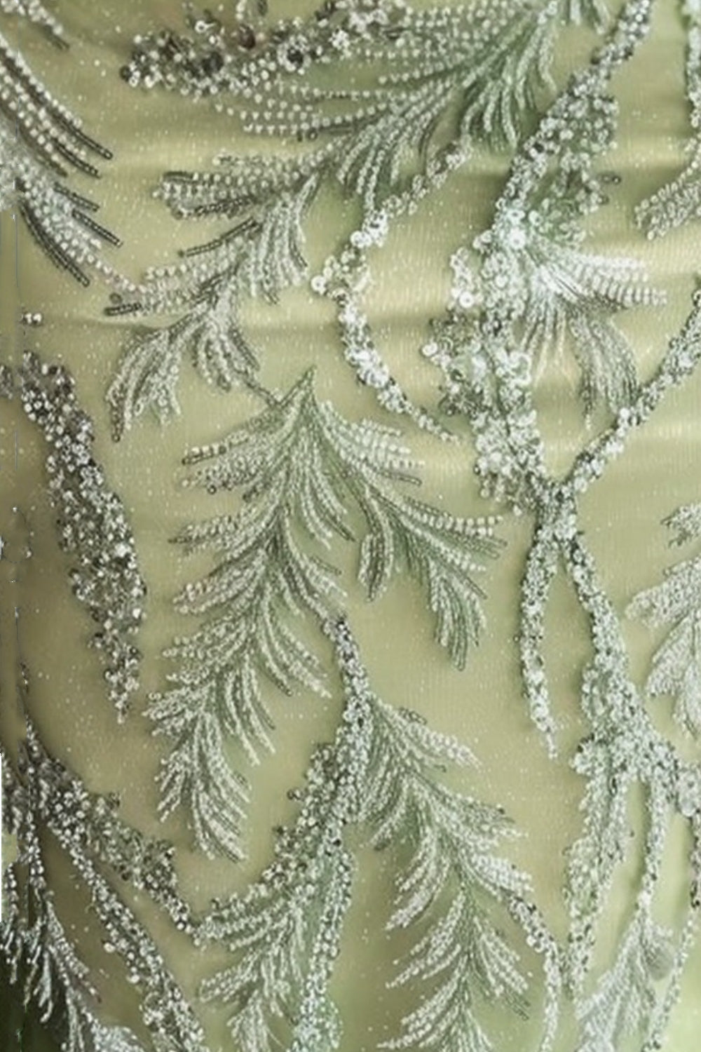 Abito da sera lungo color salvia con scollo a V, stile sirena, pizzo e perline elegante