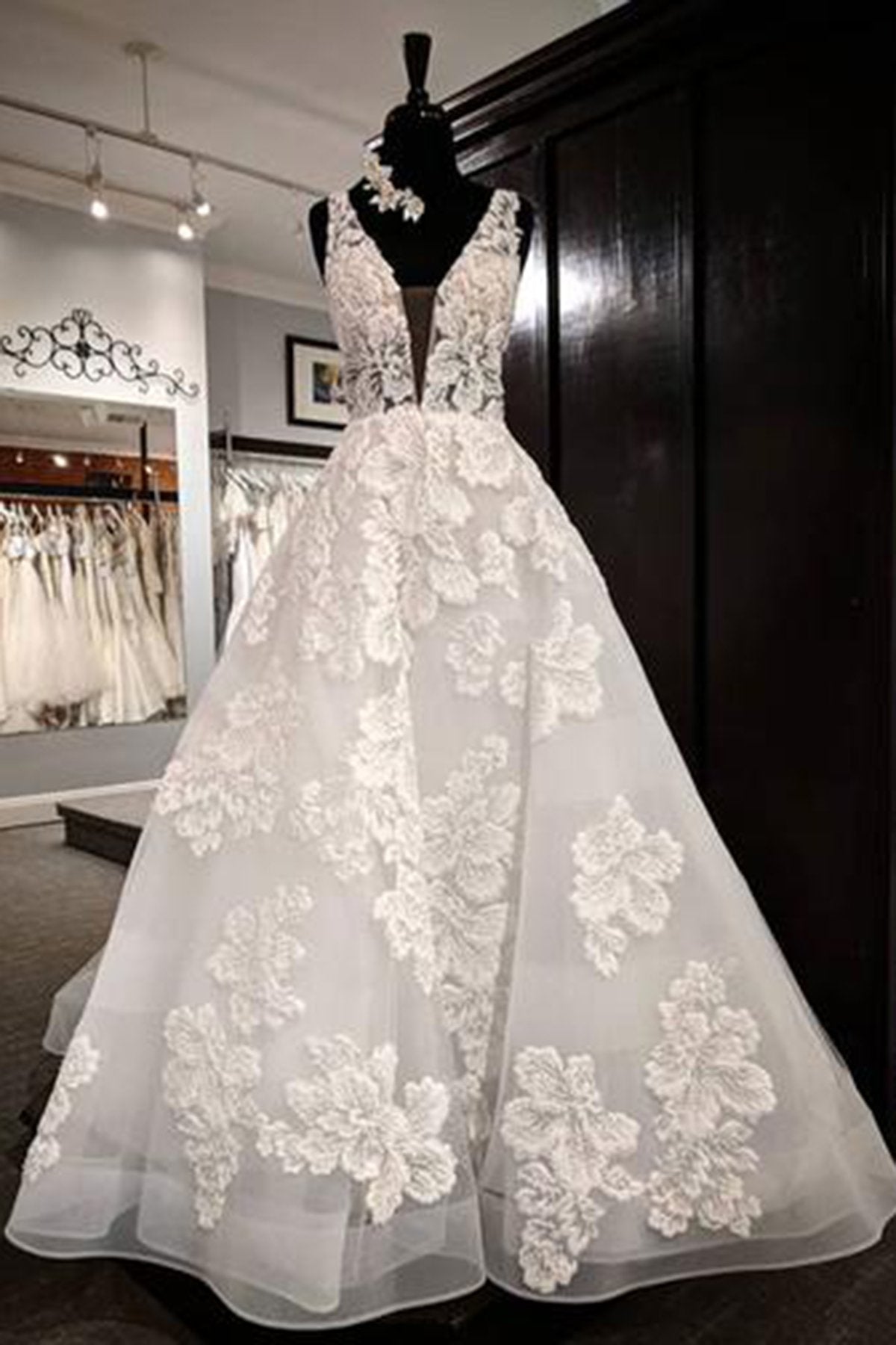 Glamorous White Tulle V Neck Wedding Dress With Lace Appliques Floor Length Sale