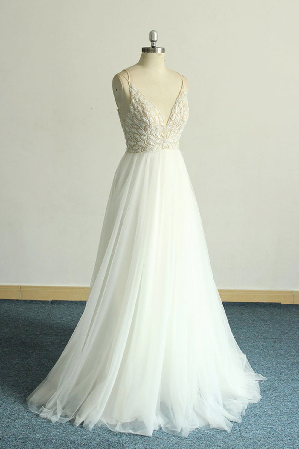 Elegant A Line White Lace Tulle Wedding Dress Sleeveless With Appliques On Sale