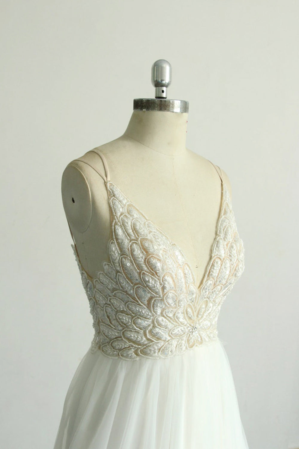 Elegant A Line White Lace Tulle Wedding Dress Sleeveless With Appliques On Sale