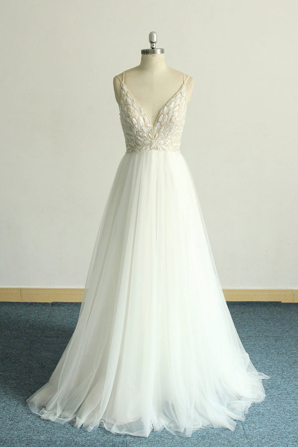Elegant A Line White Lace Tulle Wedding Dress Sleeveless With Appliques On Sale