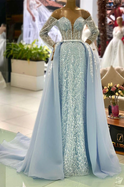 Hermoso vestido de fiesta azul con hombros descubiertos, mangas largas, corte A y cuentas