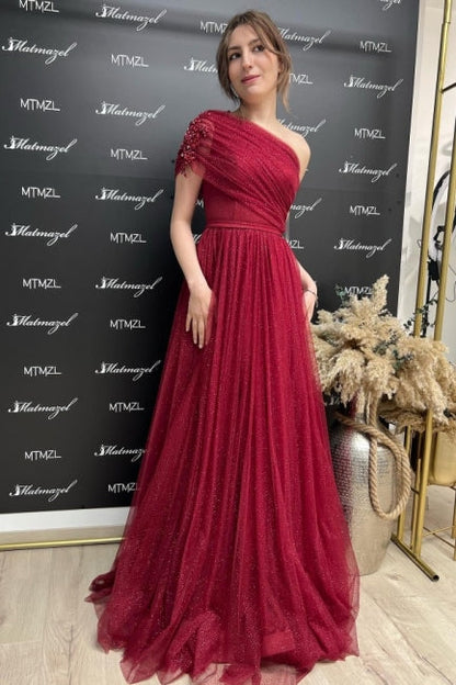 Wunderschönes burgunderrotes langes Glitzer-A-Linien-Abendkleid mit einer Schulter und Schlitz
