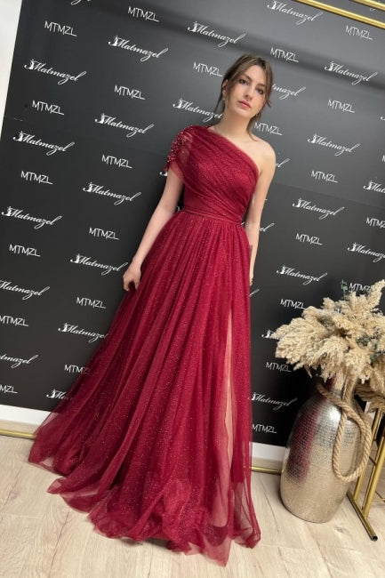 Wunderschönes burgunderrotes langes Glitzer-A-Linien-Abendkleid mit einer Schulter und Schlitz