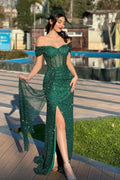 Splendido abito da sera verde con colonna, pizzo, scollo a cuore, spalle scoperte, senza maniche e spacco frontale
