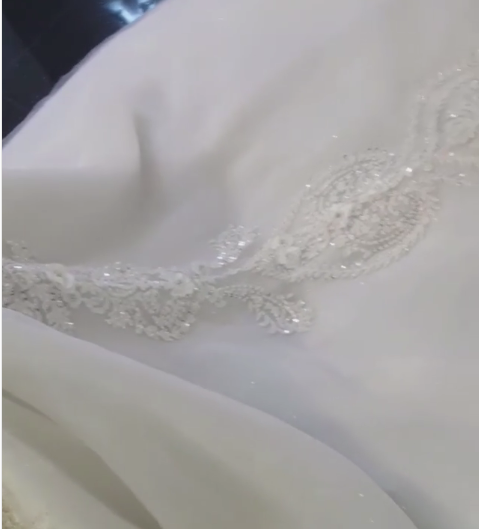 فستان زفاف حورية البحر مزين بالكريستال الرائع مع تطريزات على الكتفين للعرائس
